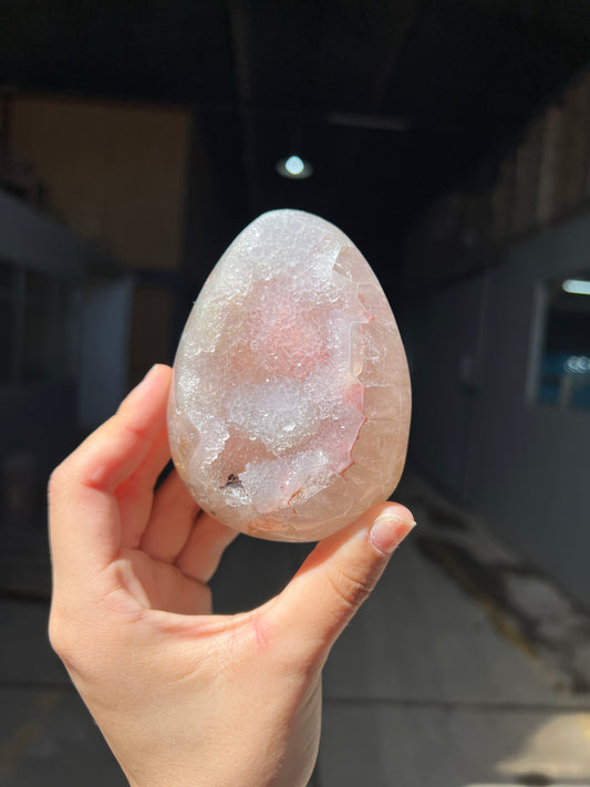 Pinky quartz egg