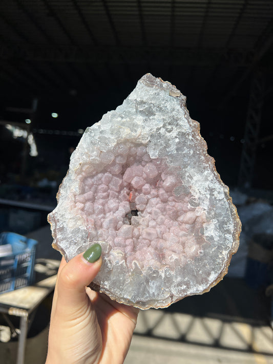 Pink raw quartz piece